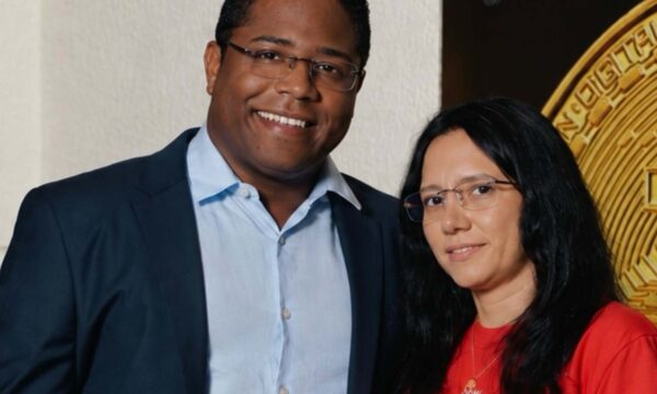 Filme do Faraó dos bitcoins ganha mais uma semana de filmagens no Rio de Janeiro, com Christian Malheiros e Lorena Comparato