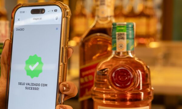 Da prateleira à mesa: como funciona a checagem de bebidas da Diageo