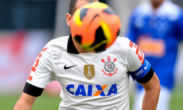 Antes das bets: quem patrocinava os grandes clubes do futebol brasileiro