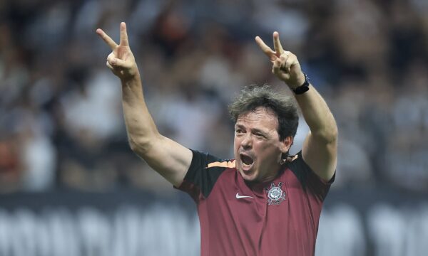 Estudiantes x Corinthians: onde assistir, escalações e horário