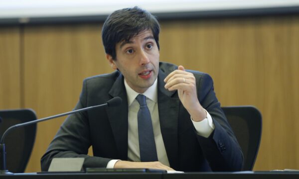 Economista do Itaú aponta primeiro ativo a se valorizar se eleição destravar o fiscal