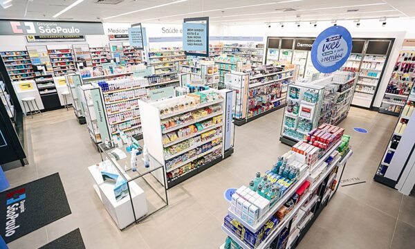 Farmácias caem até 8% na Bolsa após Mercado Livre anunciar venda de re
