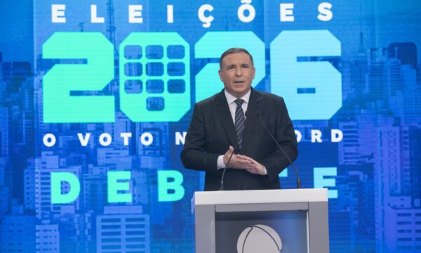 Record cancela debate presidencial após Lula e Flávio Bolsonaro não confirmarem presença