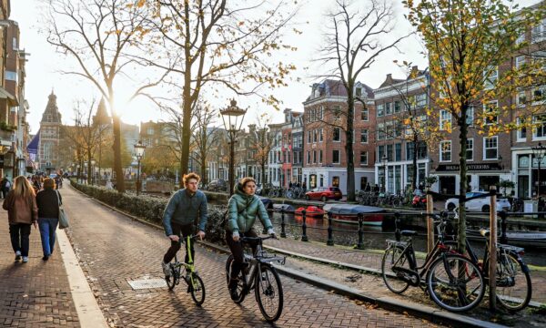 No dia mundial sem carro, como Amsterdã se tornou a capital da bicicleta