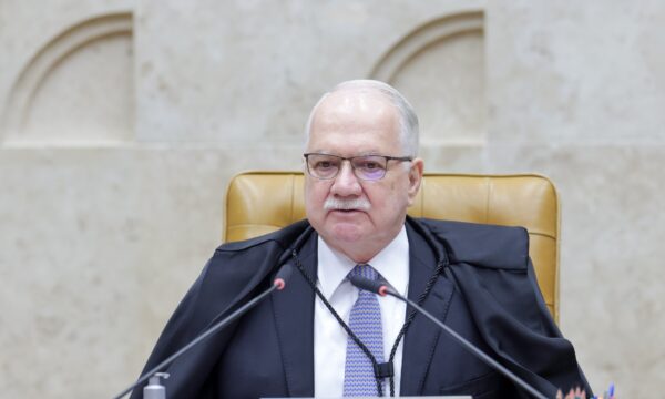 Fachin fixa data para julgar casos de Moraes e Mendonça no STF; entenda