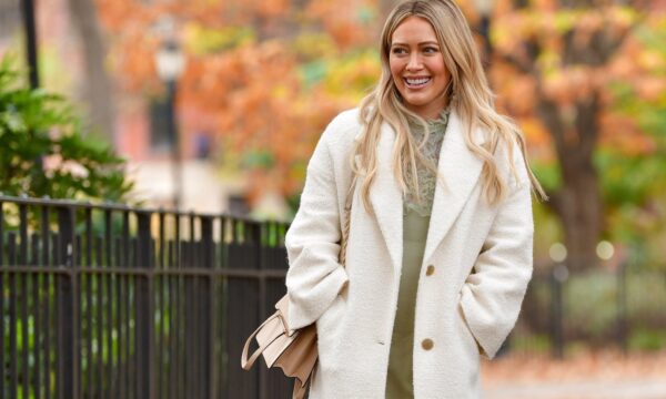 Hilary Duff anuncia show no Brasil: veja data, ingressos e provável setlist da apresentação