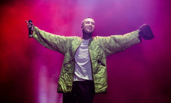 Rock in Rio 2026: onde assistir aos shows deste domingo, 13, ao vivo e de graça