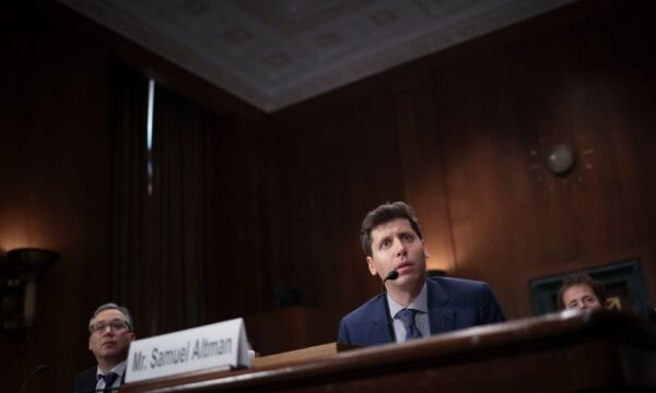 Sam Altman diz a funcionários que a OpenAI está aberta a desacelerar o