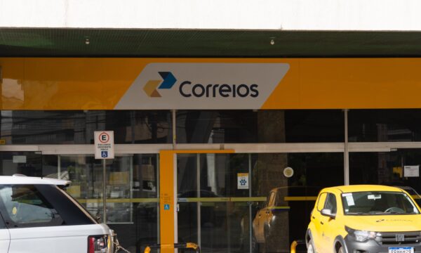 Trabalhadores dos Correios entram em greve nacional por tempo indeterminado