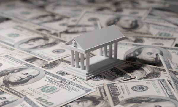 Fed projeta corte de juros e inflação na meta apenas em 2028