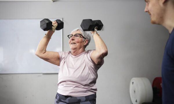 Cientistas descobrem ‘falha’ por trás da fraqueza muscular com a idade