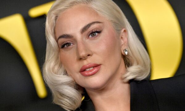Lady Gaga tem primeiro filho e é vista com o bebê; veja fotos