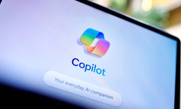 Por que a Microsoft desistiu de rivalizar com o ChatGPT para focar no