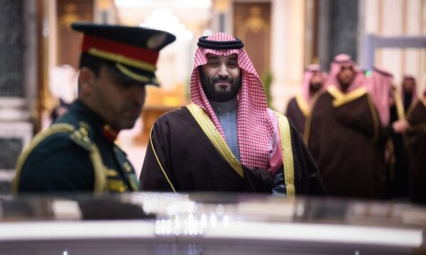 Ormuz pesa sobre a Arábia Saudita e PIB deve cair 1,8% em 2026, prevê