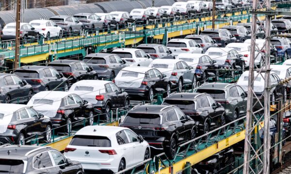 Porsche, China e tarifas: o que levou a Volkswagen a cortar projeções