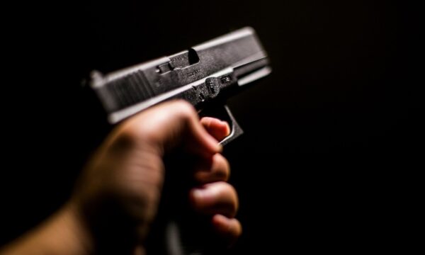 Deputado quer liberar porte de arma para quem investe em criptomoedas