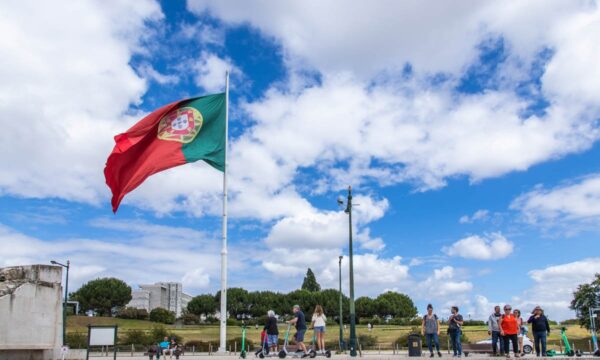 Brasileiros já são 4,3% da população de Portugal