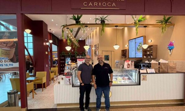 Eles compraram uma franquia de repasse. Três anos depois, têm quatro c