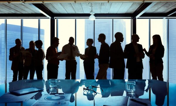 Conselhos que entendem IA rendem 10,9 pontos acima da média: como avaliar quem senta no board
