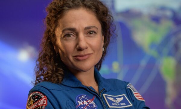 Como lavar o cabelo no espaço? Astronauta da Nasa mostra rotina