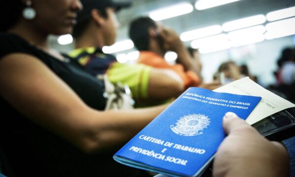 O desemprego é de 5,3%. Antes de comemorar, calma lá