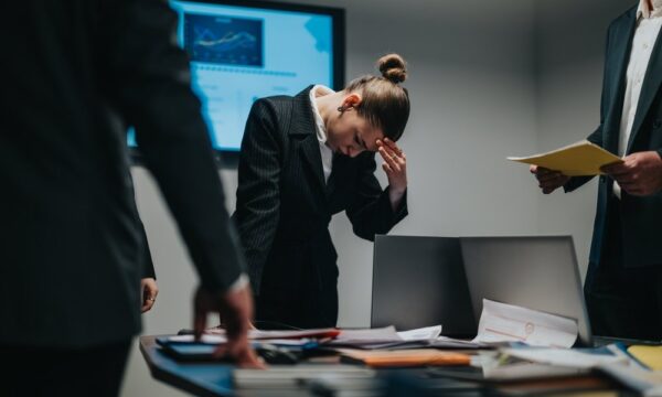 Três truques de inteligência emocional que mudam sua reação sob pressão