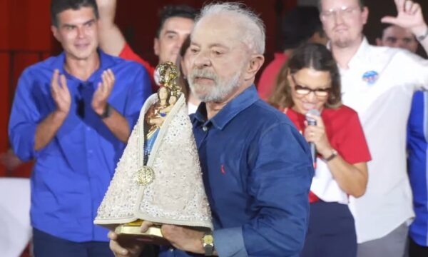 No Pará, Lula diz que ninguém vai avacalhar N. S. Aparecida enquanto e