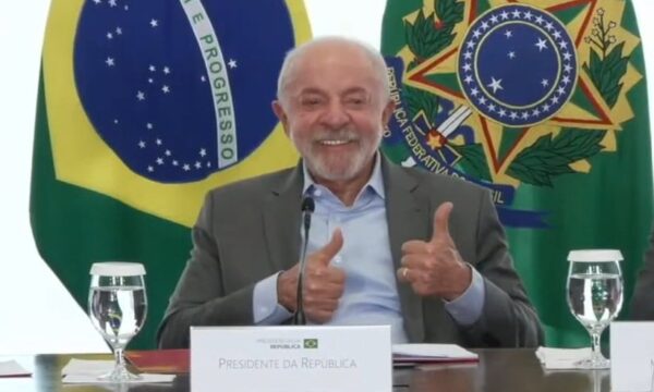 Lula muda estratégia, parte para o ataque contra Flávio e aposta em pr