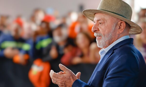 Lula diz que pediu para Fachin abrir sigilo de ‘todo mundo’ para coloc