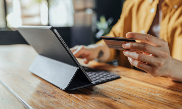 Como comparar preço de verdade antes de comprar e fugir da falsa promoção