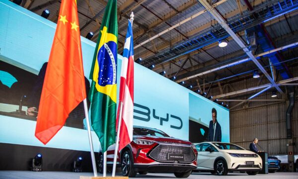 Exportações avançam, aportes recuam: China muda de marcha e acirra con