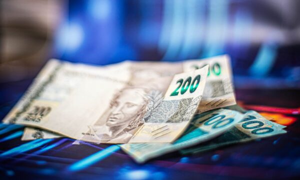 Brasileiros têm mais de R$ 5 bilhões esquecidos em bancos; veja como s