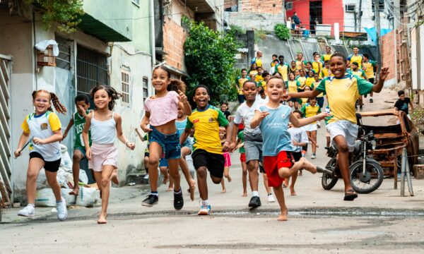 Fundação Decathlon conecta esporte e longevidade com mais de 30 projetos sociais no Brasil
