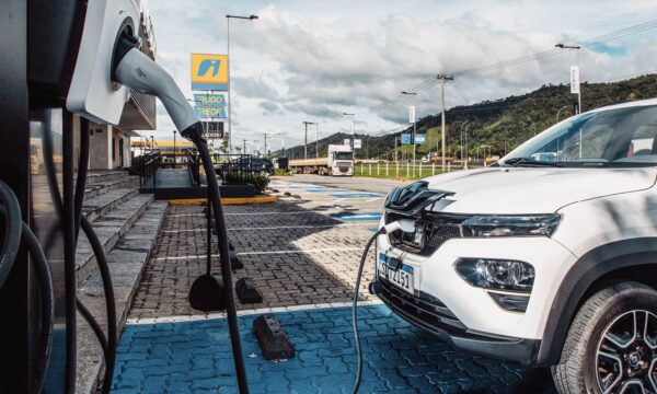 China tem 24 milhões de pontos de recarga para veículos elétricos, quase 40% a mais que em 2025