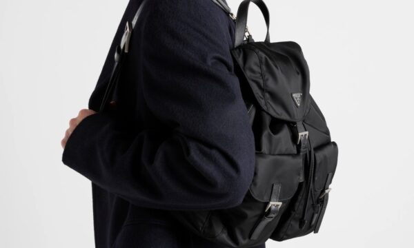 O que esta mochila de nylon da Prada diz sobre o novo luxo?