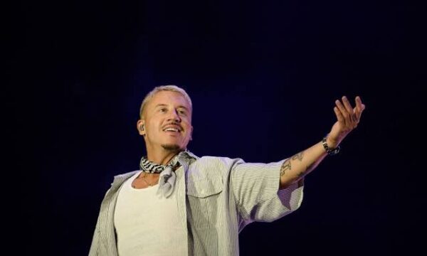 Rapper acusa bilionário dono de time da NFL de fazer pressão para tirá-lo de turnê com Ed Sheeran