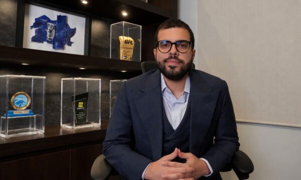Formado em medicina, ele trocou o consultório para criar negócio que f