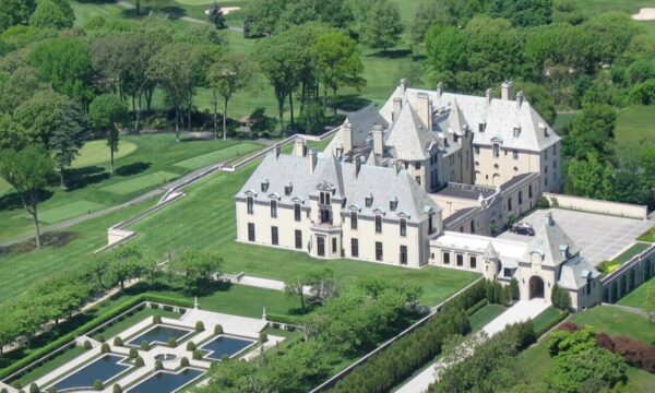 Castelo que foi cenário de Taylor Swift, ‘Cidadão Kane’ e ‘Succession’
