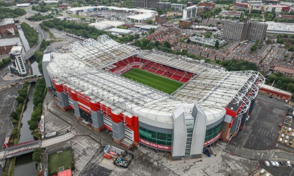 Dívida de bilhão e grama à venda: a inusitada estratégia do Manchester United para sair da crise