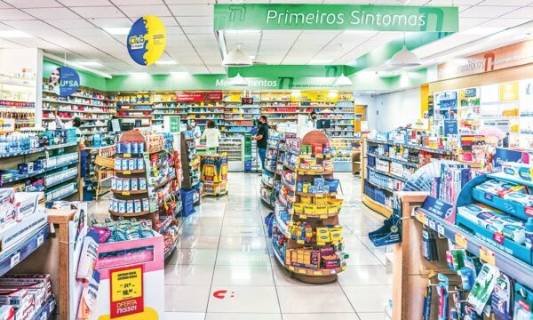 Farmácias ampliam queda na bolsa após avanço do Mercado Livre em remédios com receita