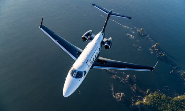 O que a Embraer ganha se Trump barrar compras de jatos da Bombardier