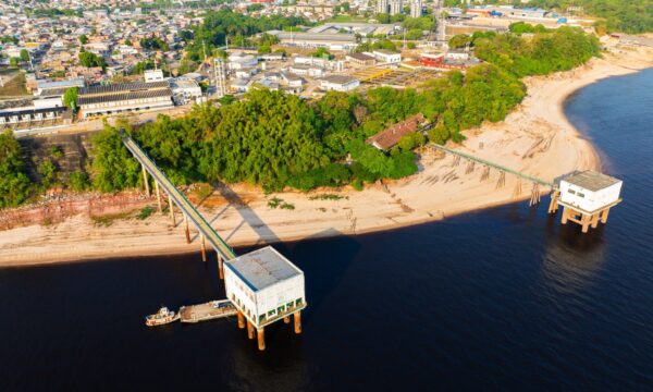 Manaus, coração da maior reserva de água do mundo, corre risco de seca