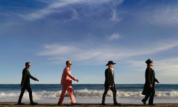 U2 anuncia álbum ‘Carnaval de Luz’, com última gravação de Dolly Parton; veja tracklist