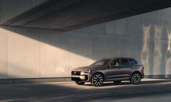 Best-sellers da Volvo, XC60 e XC90 estendem autonomia elétrica