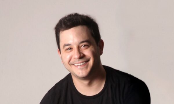 Após vender edtech e investir em pinball, executivo leva IA à educação