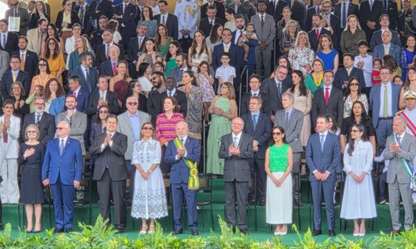 Desfile da Independência de Lula tem Fachin, Alcolumbre, Motta e delegado-geral da PF