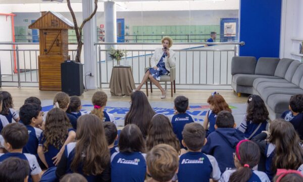 Aristóteles no currículo: a escola que ensina virtudes e ficou em 1º n