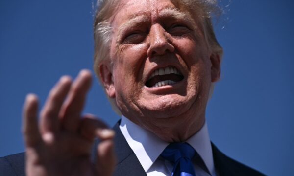 Freio na IA: Trump contra-ataca e fala em 'conspiração doentia' para favorecer a China