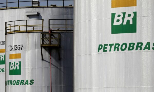 Petrobras garante importação de 650 milhões de litros de diesel para outubro