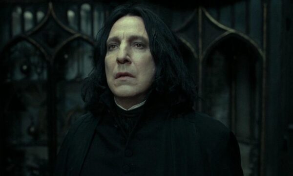 Alan Rickman realizava sonho de crianças no set de Harry Potter, revela Gary Oldman